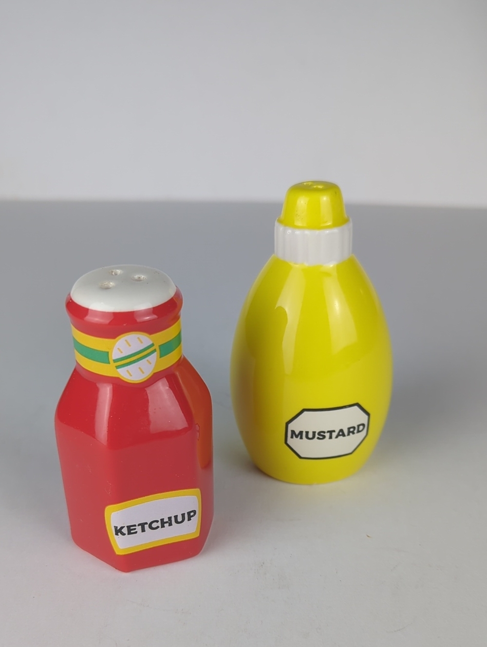 Salt & Pepper Ceramic Shakers Ketchup & Mustard Retro Look